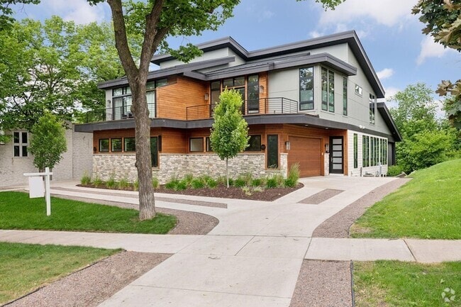 Building Photo - 1726 Kenwood Pkwy Rental