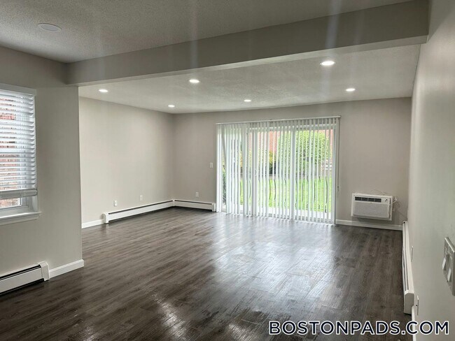 Photo - 8 Admiralty Dr Unit 6
