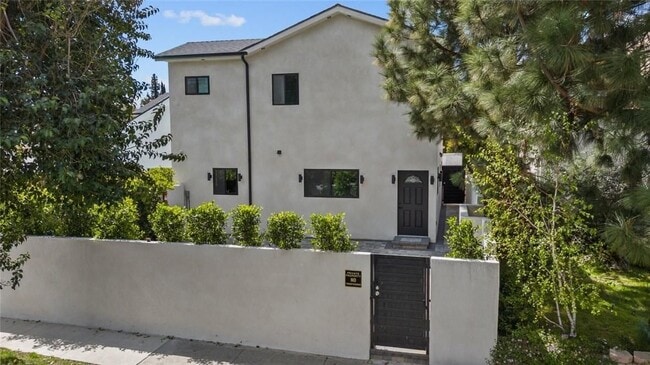 Photo - 6245 McLaren Ave Apartamento