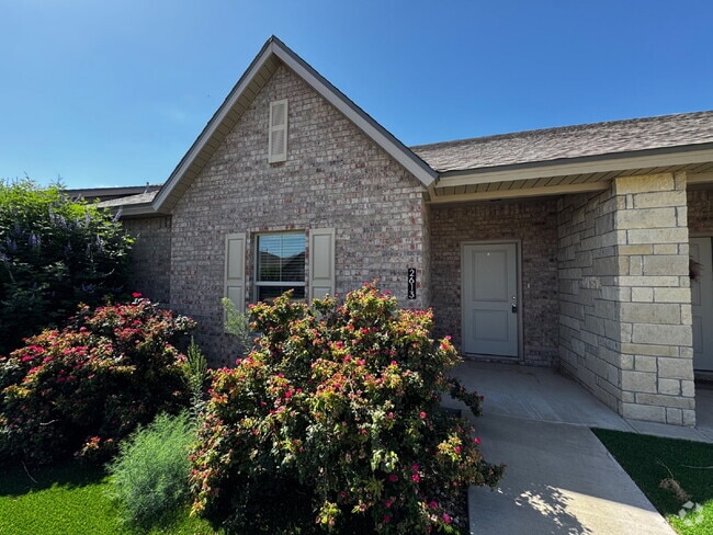 Building Photo - Townhome Located South Of Town Near Cooper...