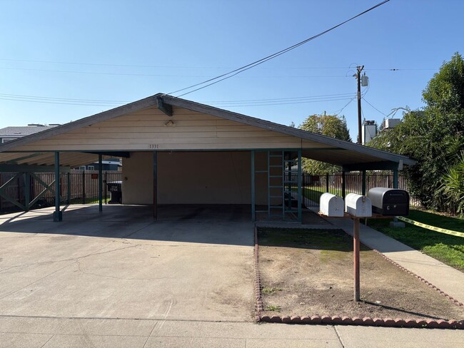 Photo - 3939 Unidad B