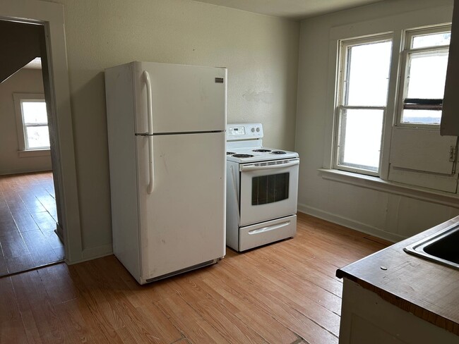 Photo - 279 W Railroad Ave Unit 3 (Upstairs)