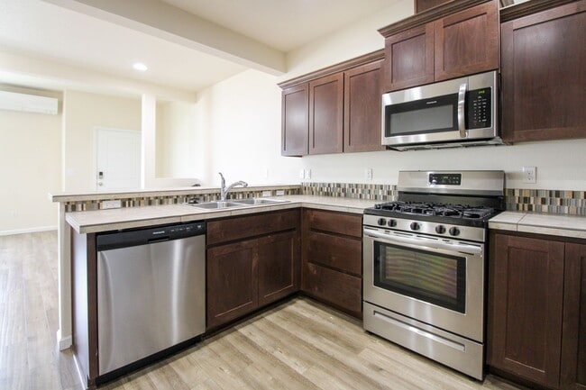 Photo - 5763 Joynak St S