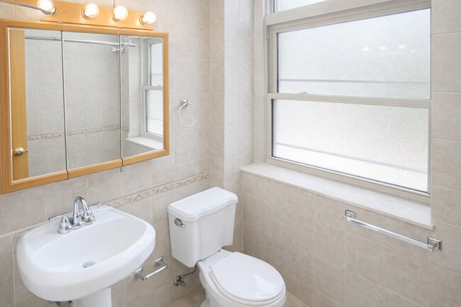 Photo - 2375 W Montana St Unidad B2