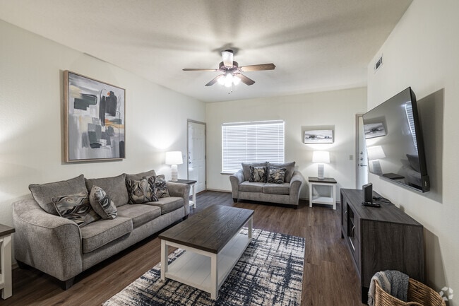 2BR, 2BA - 1,093SF - Living Room