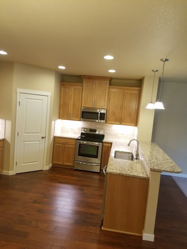 Photo - Beautiful Townhome in perfect location, only minutes from I-5