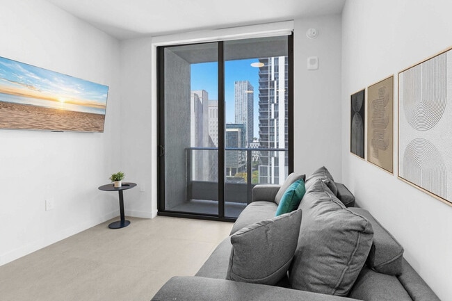 Building Photo - 501 NE 1st Ave