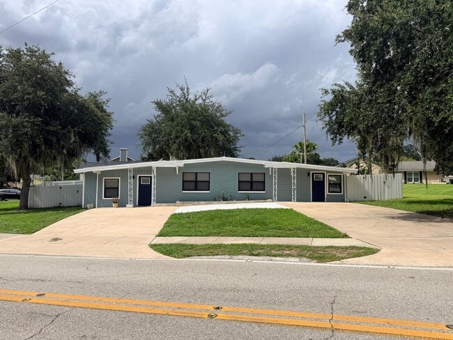 Building Photo - Completely Renovated 4/2 Home on a Corner Lot in the SODO Area of Orlando