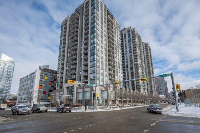 Building Photo - 1110-1110 11 St SW