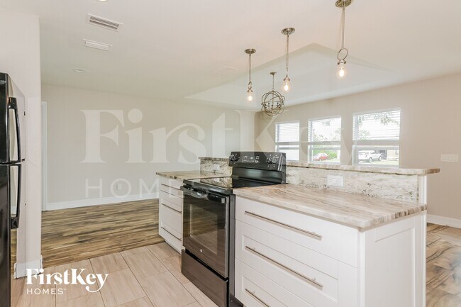 Photo - 6177 Hollywood Ave