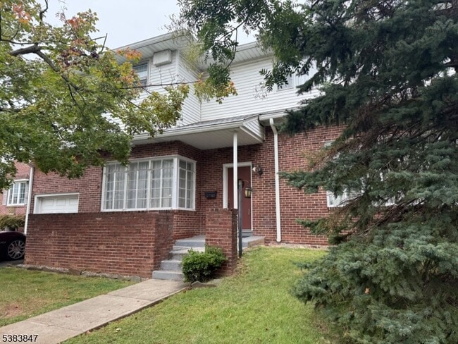 Building Photo - 916 W Elm St Unit 1 Rental