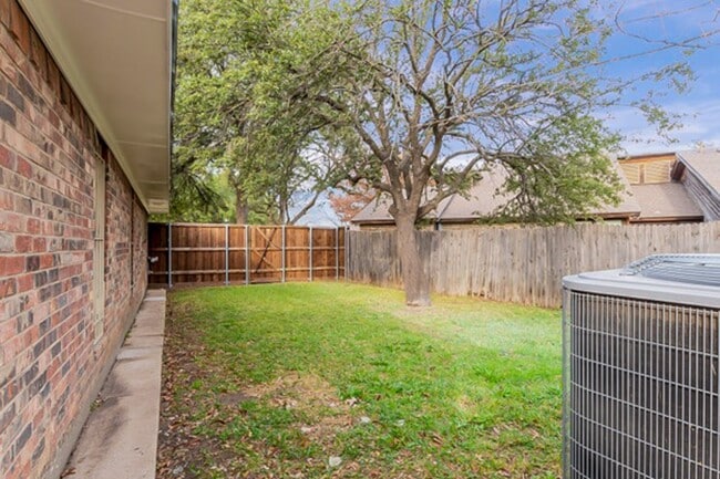 Building Photo - 7178 Rolling Fork Dr