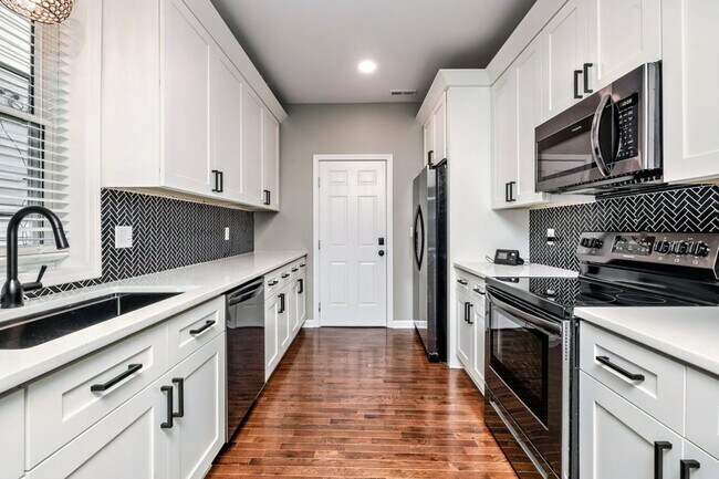 Photo - 422 E 15th Ave