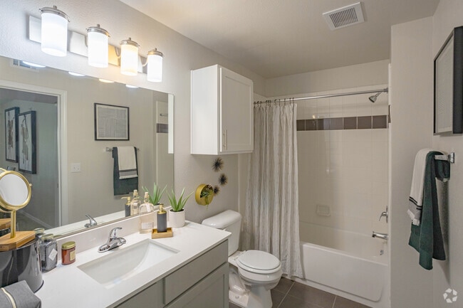 1BR, 1BA - 789SF
