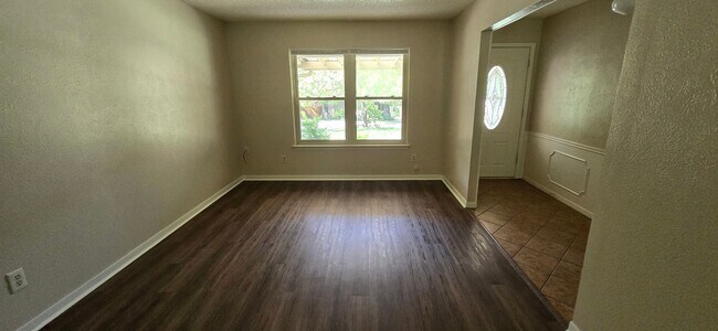 Photo - 1109 Shine Ln