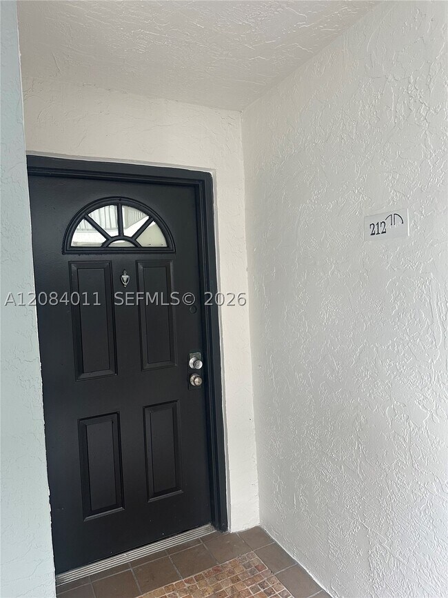 6272 NW 186th St Unidad 212