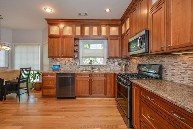 Photo - 212 Ivy Glen Cir