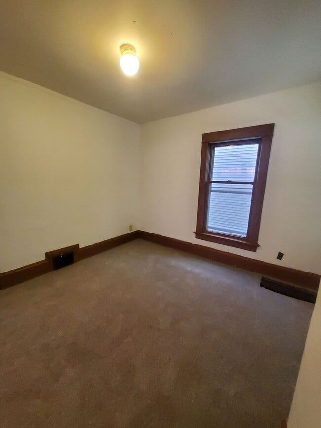 3416 W Walnut St