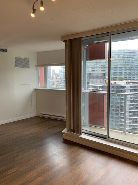 Photo - 2501-918 Cooperage Way Unit 2501