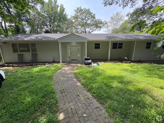 Building Photo - 90 Quaker Path Rental