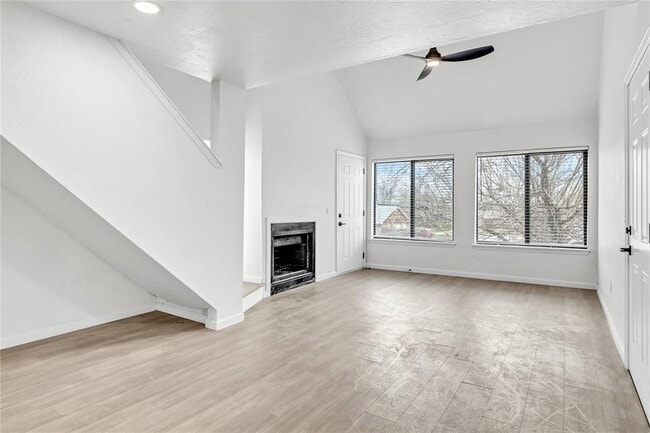 Photo - 11560 N May Ave Unidad G205