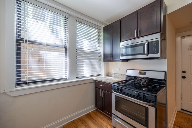 Building Photo - 4036 N Ashland Ave Unit E1