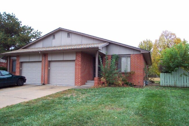 Building Photo - 7011 W O'Neil St Unit 7013