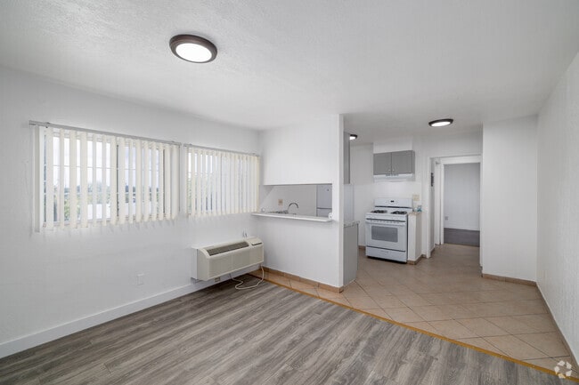 1BR, 1BA - 650SF - Dining Room