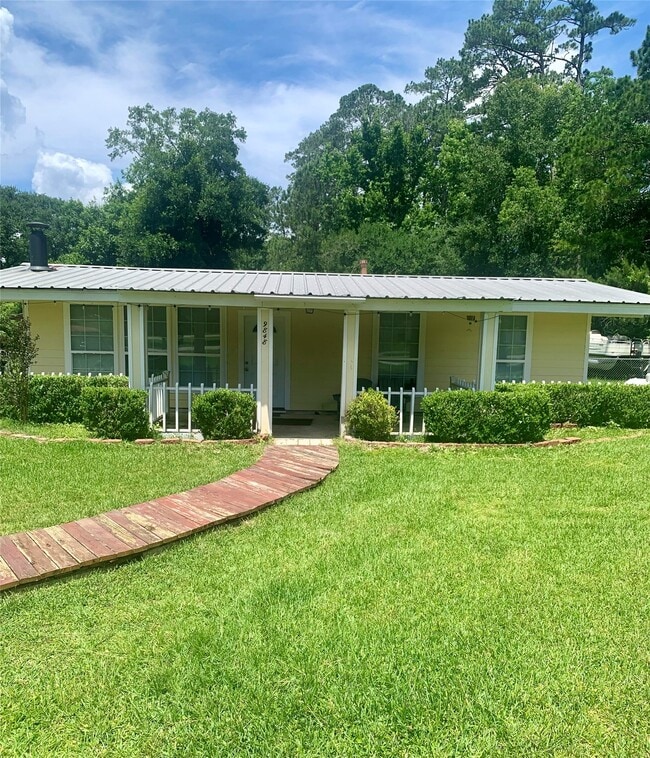 Building Photo - 9848 Pine Point Dr