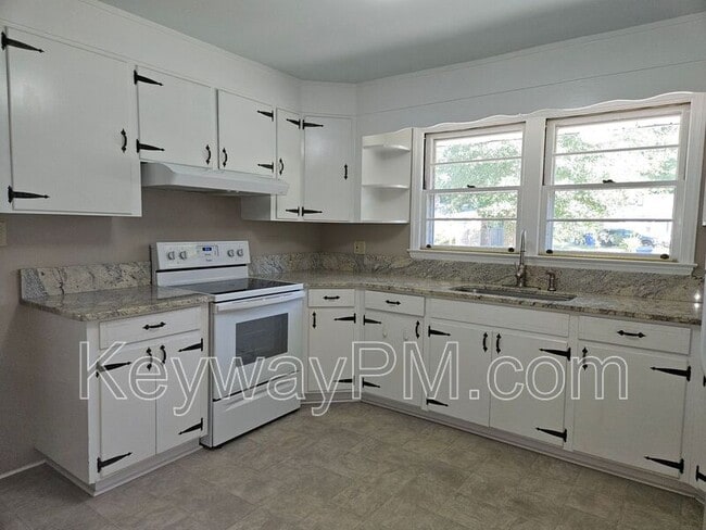 Photo - 13 Erskine Ln