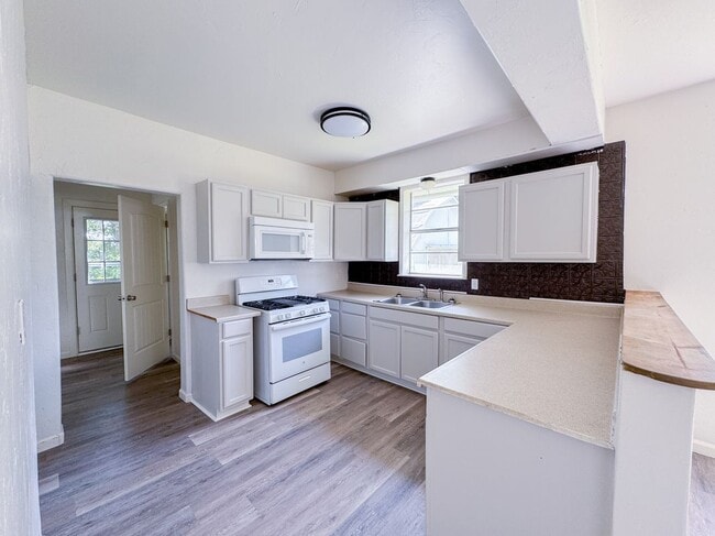 Photo - 308 W Seminole Ave