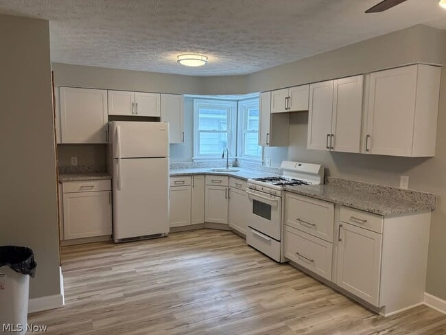 Photo - 509 W 24th St