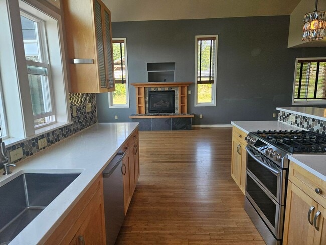 Photo - Stunning 3 Bedroom Home - Overlooking Bellingham!