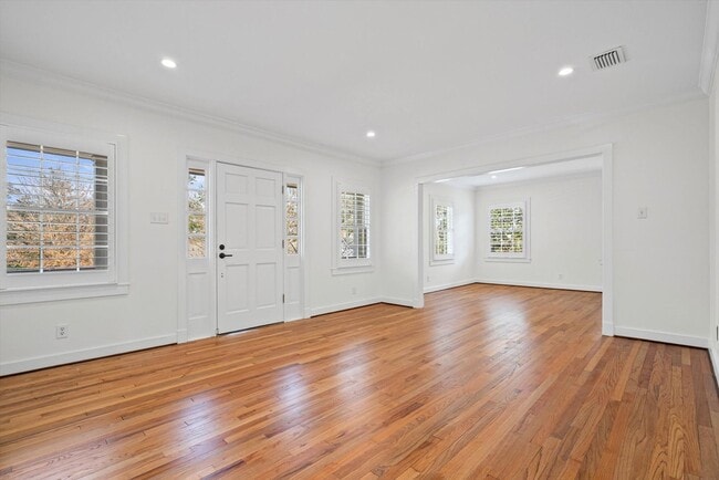 Photo - Quaint Springhill Charmer