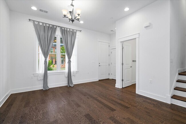 Photo - 222 E 6th St