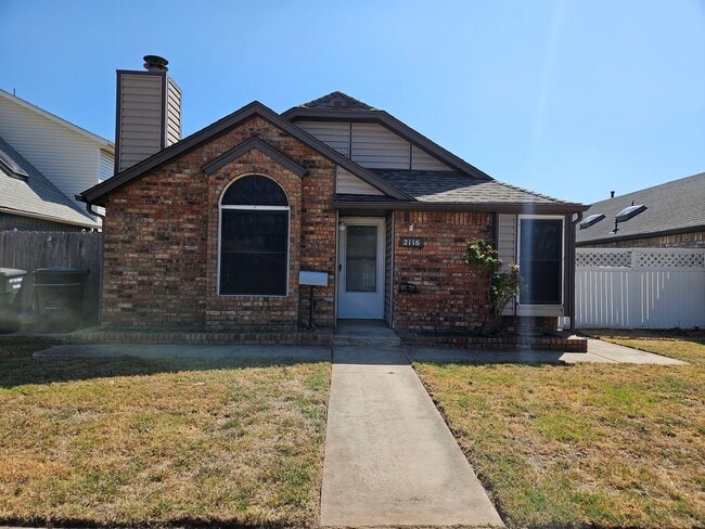 Building Photo - 2116 Westmore Dr