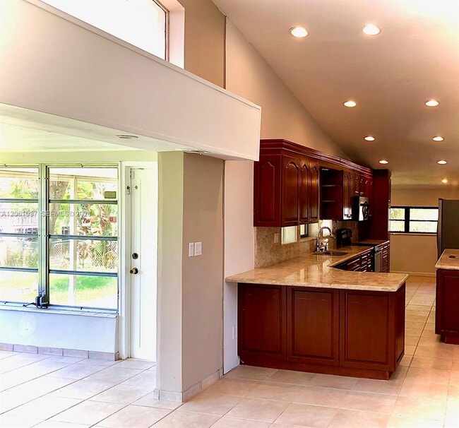 Photo - 2560 NE 200th St