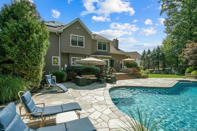 Photo - 24 Charnwood Dr