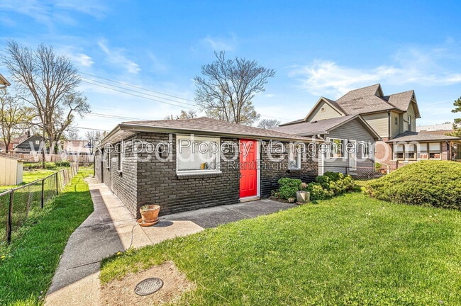 Photo - 1037 W 30th St