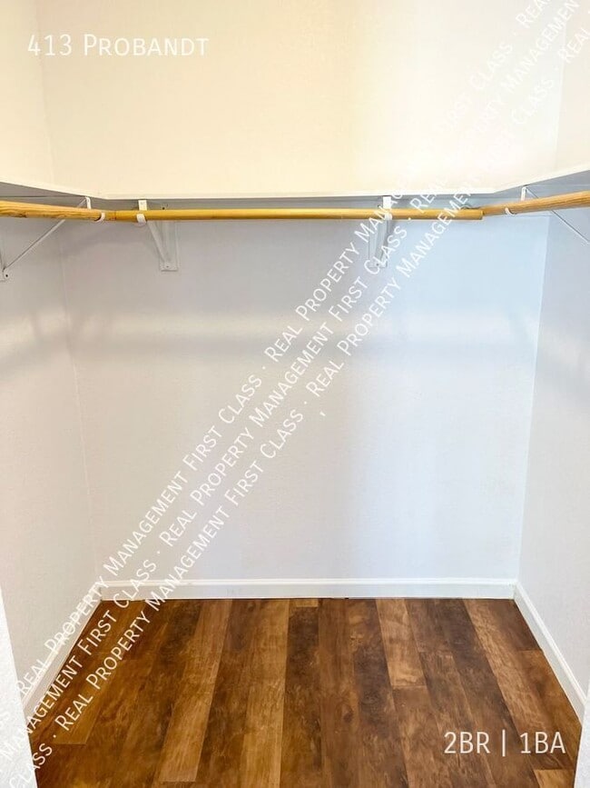 Photo - 413 Probandt-