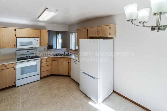 Photo - 1605 E 33rd Ave