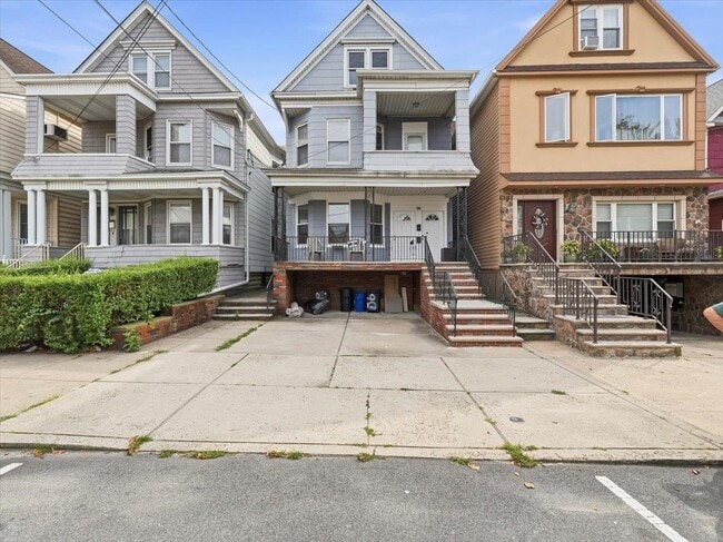 Building Photo - 98 W 47th St Unit 1