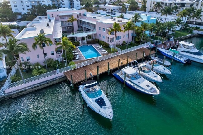 Photo - 6881 Bay Dr Unidad 0 Rental