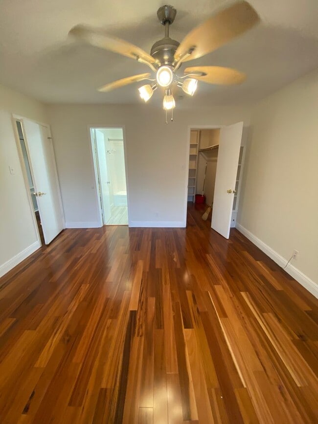 Building Photo - 2906 West Ave Unit 2906 West Ave