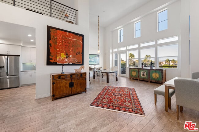 Building Photo - 7100 Playa Vista Dr Unit 405
