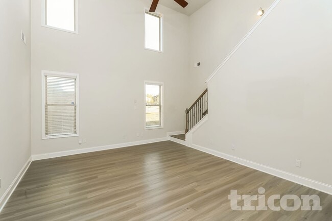 Building Photo - 404 Ireland Ln