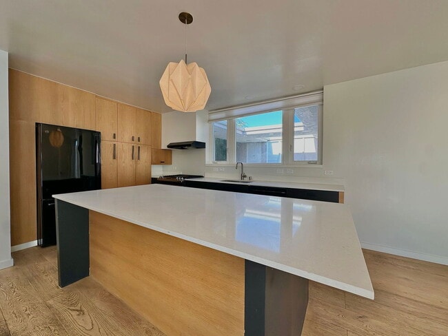 Photo - 932 Maltman Ave Unidad 12