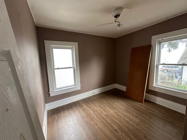 110 Pleasant St Unidad floor2