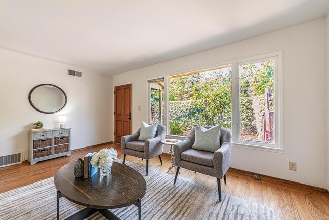 Photo - 1994 Menalto Ave