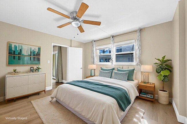 Photo - 1161 Hillsboro Mile Unidad 207